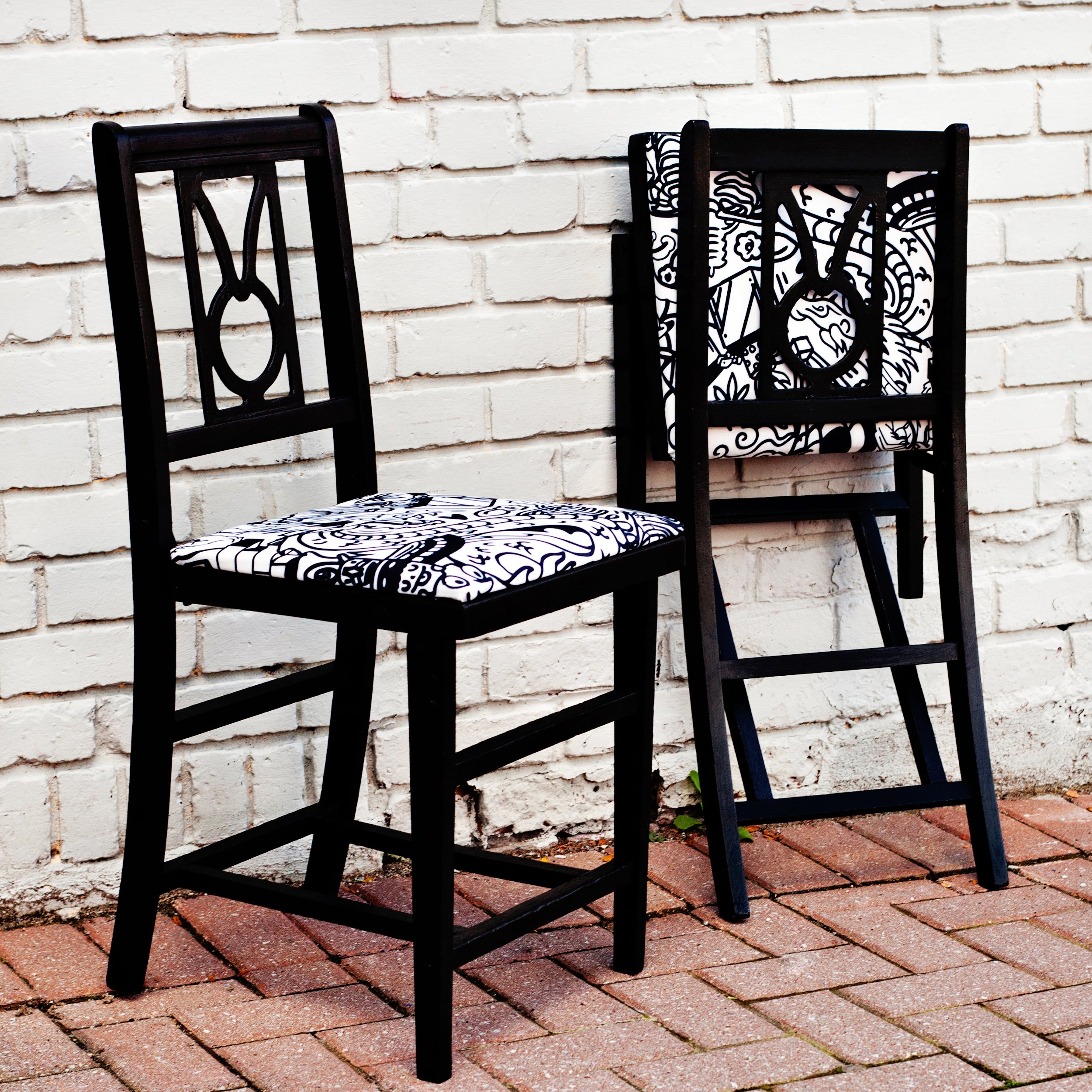 Wood Vintage Folding Chairs: (Set of 2)